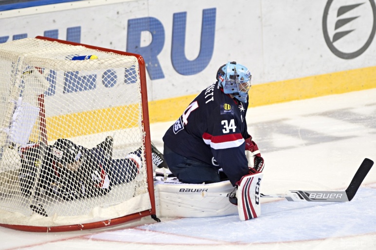 Michael_Garnett_gol_Slovan_KHL_august15_TASR