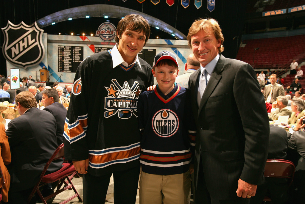 VANCOUVER, BC - JUNE 24:  Alexander Ovechkin (L) of the Washington Capitals poses with head coach Wayne Gretzky of the Phoenix Coyotes during the 2006 NHL Draft held at General Motors Place on June 24, 2006 in Vancouver, Canada.  (Photo by Jeff Vinnick/Getty Images)
